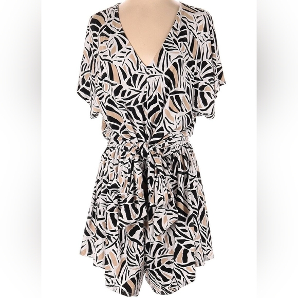 Loft Beach Romper Womens XL Black Beige White Flutter Sleeves Tie Belt vacay - Picture 5 of 15